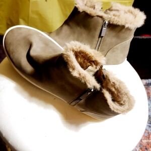 Womens fur lined faux suede sneaker sz 10